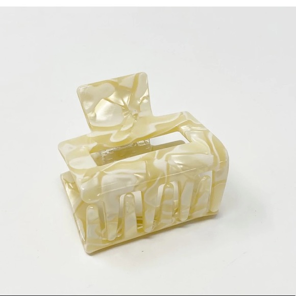 Acrylic Claw Clip Pearl or Tortoise Cheetah Hair Clip - Picture 6 of 12